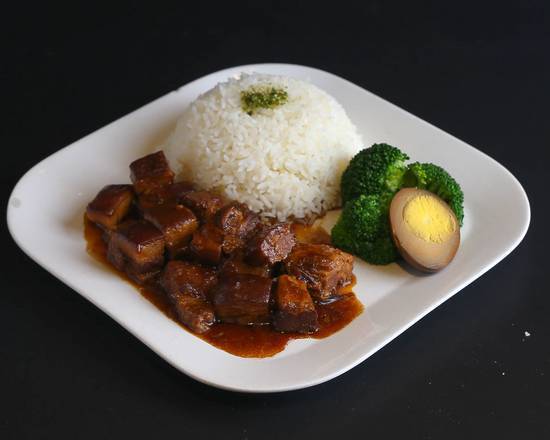 EN16 Braised Pork Belly withSoy Sauce on Rice 外婆红烧肉饭